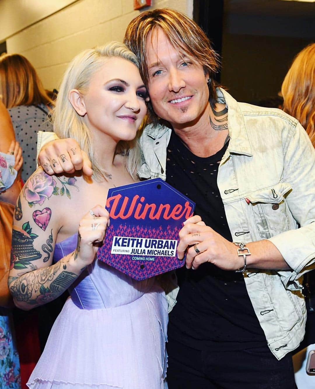 ニコール・キッドマンさんのインスタグラム写真 - (ニコール・キッドマンInstagram)「To all of my husband’s unbelievable fans - thank you for the love! Congrats @KeithUrban @JuliaMichaels #CMTawards ✨❤️」6月7日 1時45分 - nicolekidman