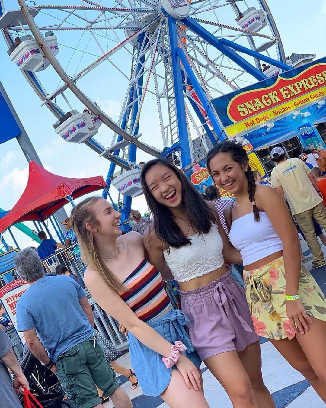 Hollister Co.さんのインスタグラム写真 - (Hollister Co.Instagram)「Meetcha at the boardwalk 🎡 📷 : @kristyn_theriot #HollisterCollective」6月7日 1時47分 - hollister