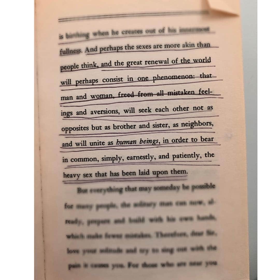 ナタリア・コルドバ・バックリーのインスタグラム：「Letters to a young poet... ~Rainer Maria Rilke」