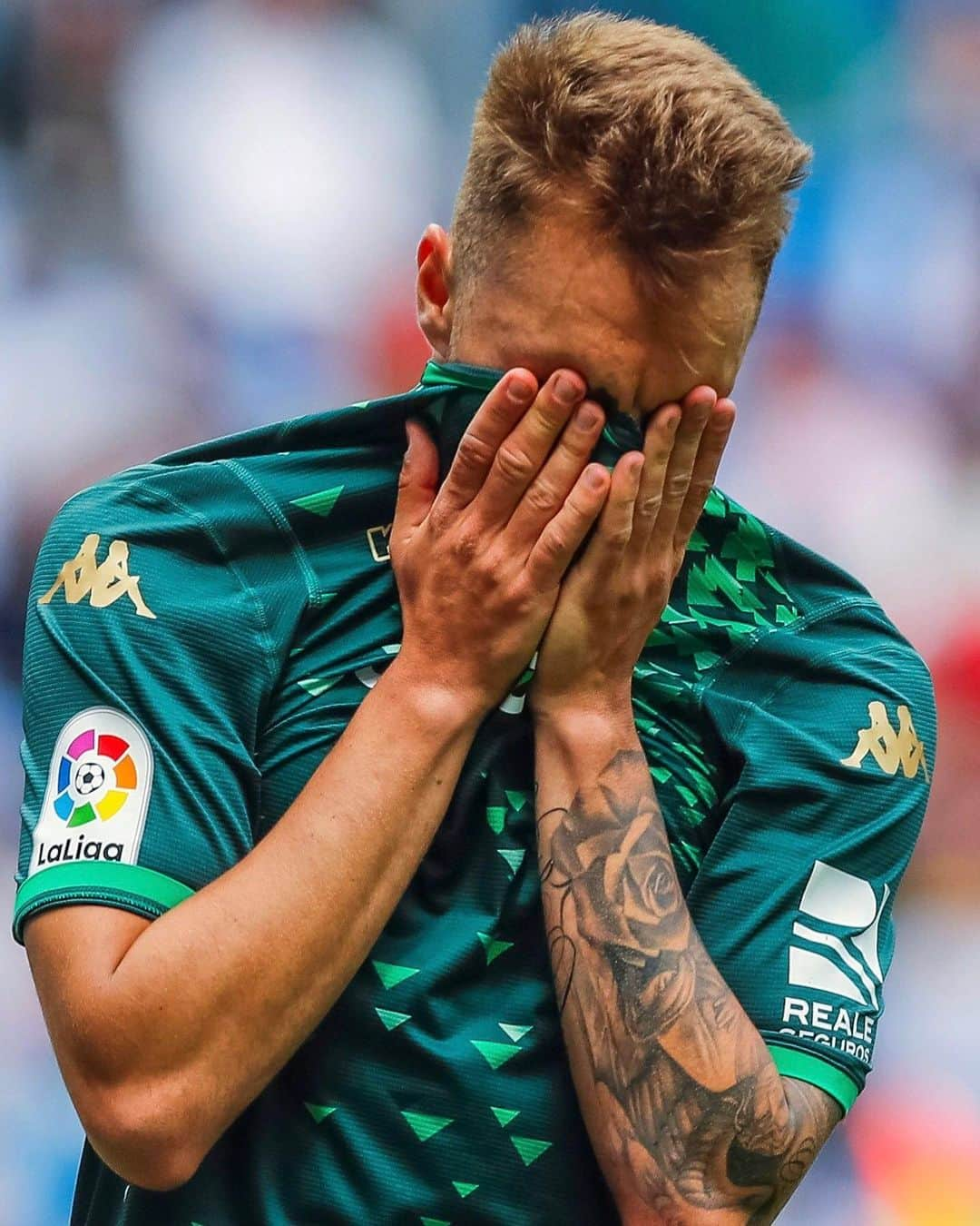 LFPさんのインスタグラム写真 - (LFPInstagram)「Which emoji is this? 🤔 • #RealBetis #Loren #LaLigaSantander #LaLiga」6月7日 2時00分 - laliga