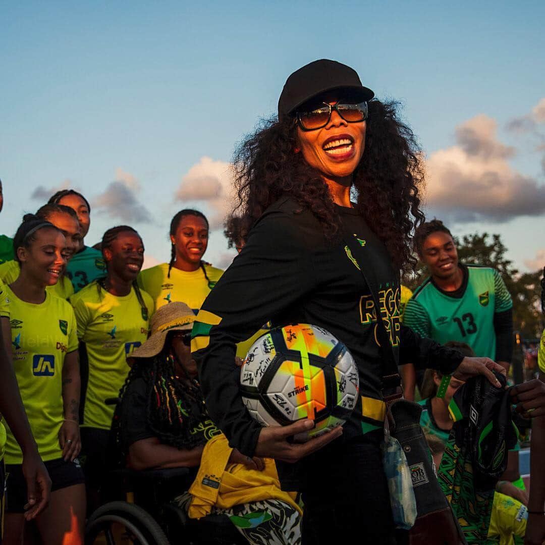 ニューヨーク・タイムズさんのインスタグラム写真 - (ニューヨーク・タイムズInstagram)「Meet the Reggae Girlz, the first national soccer team from the Caribbean to qualify for the #WomensWorldCup, which begins tomorrow. While women’s international soccer has made significant progress in some countries, support for it, especially the financial kind, varies widely within individual federations and among corporate sponsors. For the @reggaegirlz, that’s meant no funding from the Jamaican soccer federation since 2015. “We’ve always been an afterthought, and we’re still fighting for equality,” said goalkeeper Nicole McClure, 29. “We want a seat at the table.” On the way to France, the host country for this year’s @fifaworldcup, the players detoured to South Florida to try to raise money to cover the costs of training camps, travel, warm-up matches and future tournaments. @scottymacphoto photographed the team in Florida, along with one of their big benefactors, @cedellamarley, Bob Marley's daughter. Visit the link in our profile to read more. #⚽」6月7日 2時08分 - nytimes