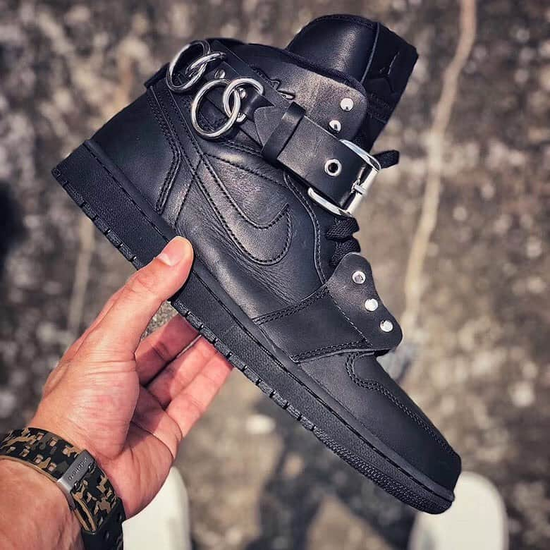 Sneaker News x Jordans Dailyさんのインスタグラム写真 - (Sneaker News x Jordans DailyInstagram)「High fashion imprint COMME fed GARÇONS fuses biker jackets with the Jordan 1 👀 What are your thoughts on these? #jordansdaily」6月7日 2時13分 - jordansdaily