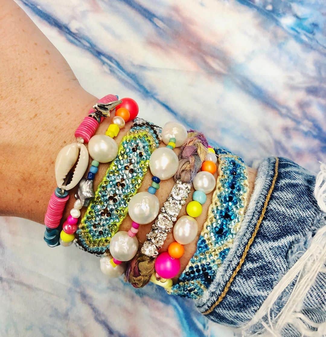 のインスタグラム：「Rock your rainbow 🌈 • tap to shop our #armparty perfect for #PRIDE」