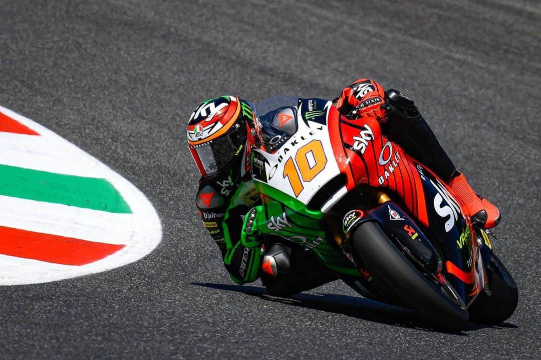 MotoGPさんのインスタグラム写真 - (MotoGPInstagram)「Tricolore 🇮🇹 // Last Sunday @luca_marini_97 conquered his first podium of the season at his home GP 🥈 💪 #ItalianGP #LM10 #Motorcycle #Racing #Motorsport #MotoGP」6月7日 2時25分 - motogp