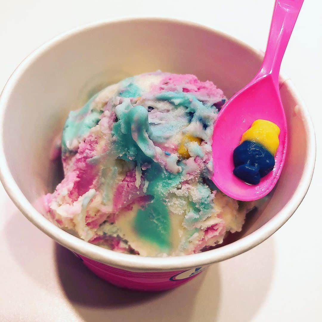 黒田絢子さんのインスタグラム写真 - (黒田絢子Instagram)「🍨🏝☀️💦 . . #baskinrobbins#31アイスクリーム#ミニオン#minions #黒田絢子#女優#タレント#ayakokuroda #japanesegirl#actress#talent#choreographer#fashion#ootd#mensstyle#girlsfashion#girlsstyle#denim#casualstyle#mystyle#instagood#followme」6月7日 2時34分 - ayakokuroda_official