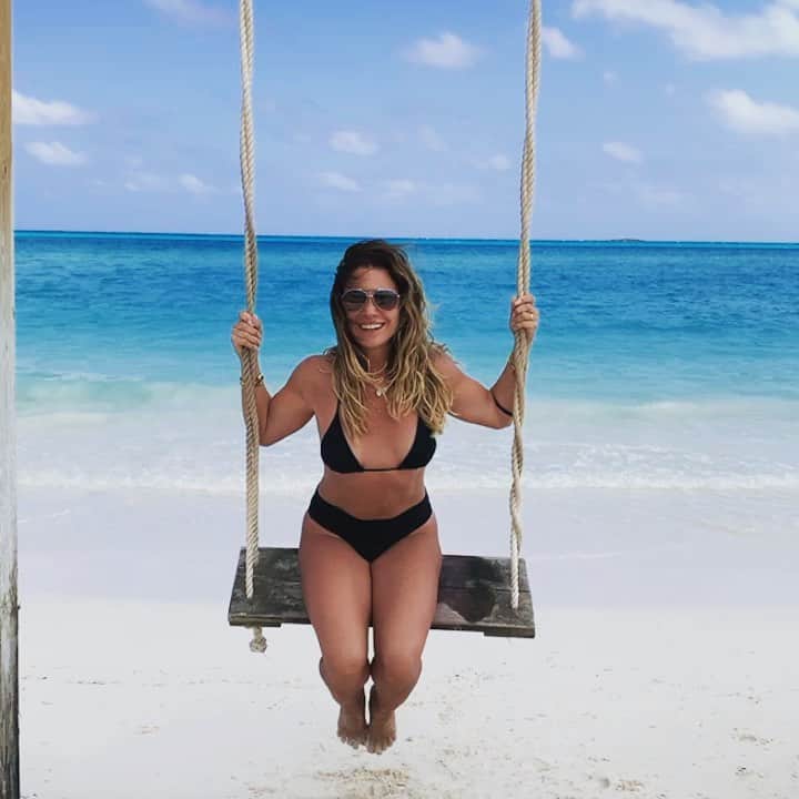 Giovanna Antonelliのインスタグラム：「#tbt 💙 do paraíso!!!!! 💙 @leonnogueira  #trowmeback🔙」