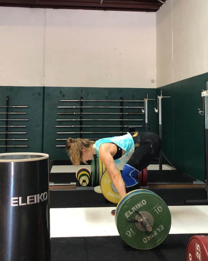 マッティ・ロジャーズのインスタグラム：「Working my way back with things from the floor. Still doesn’t feel GREAT, but I am consistently getting better & able to add a little more every session. Trying my best to be patient with the whole easing back into things process. Also “MATTIE10” for @2poodperformance belts :)」