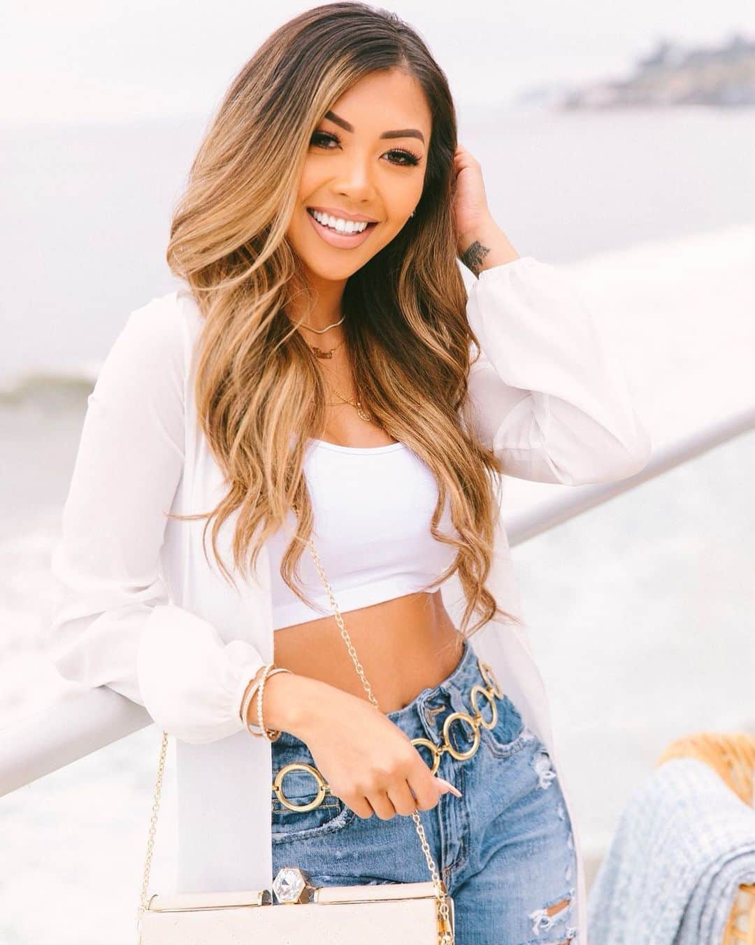 リアン Vのインスタグラム：「God, Goals, Growing, Glowing✨ 📸: @jenjphoto」
