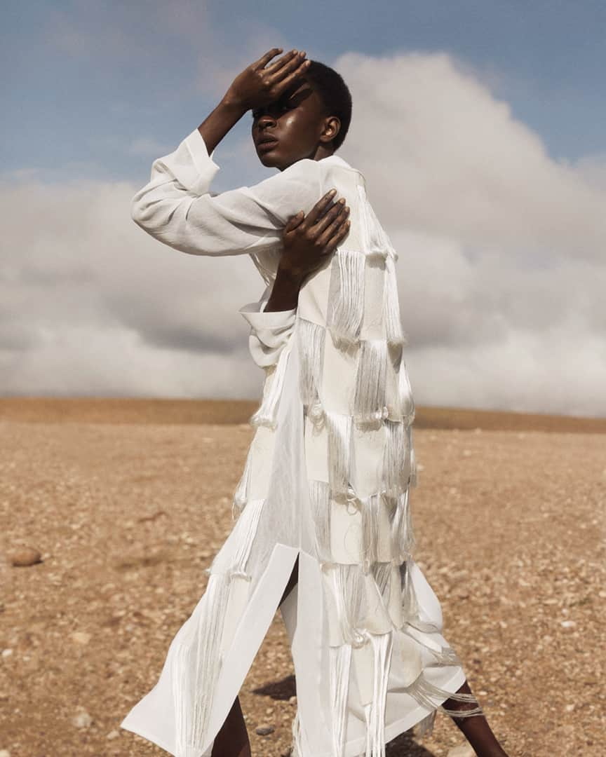 Loeweさんのインスタグラム写真 - (LoeweInstagram)「#LOEWESS19 featured in @marieclaireuk Photography @camillaarmbrust Styling @jaynepickering_marieclaire」6月7日 3時13分 - loewe