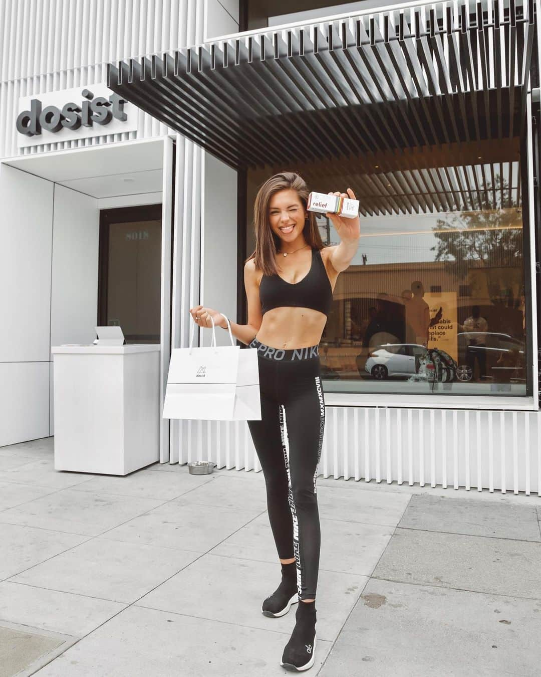 アリッサ・リンチさんのインスタグラム写真 - (アリッサ・リンチInstagram)「DREAM DAY. A day spent with @dosist to celebrate the launch of their new wellness experience on west 3rd street meant I got to do literally my ideal day in la. From a fun workout, to massages, to other favorite wellness activities... all while leaning about dose-controlled cannabis as a wellness tool. @dosist has truly helped improve my life and I am so grateful that people are starting to learn about the INCREDIBLE benefits! #dosist #dosistlove」6月7日 3時17分 - alyssalynch