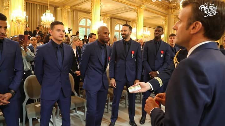 フロリアン・トヴァンのインスタグラム：「Une immense Fierté , merci Monsieur le Président @emmanuelmacron . Vive la république 🇫🇷」