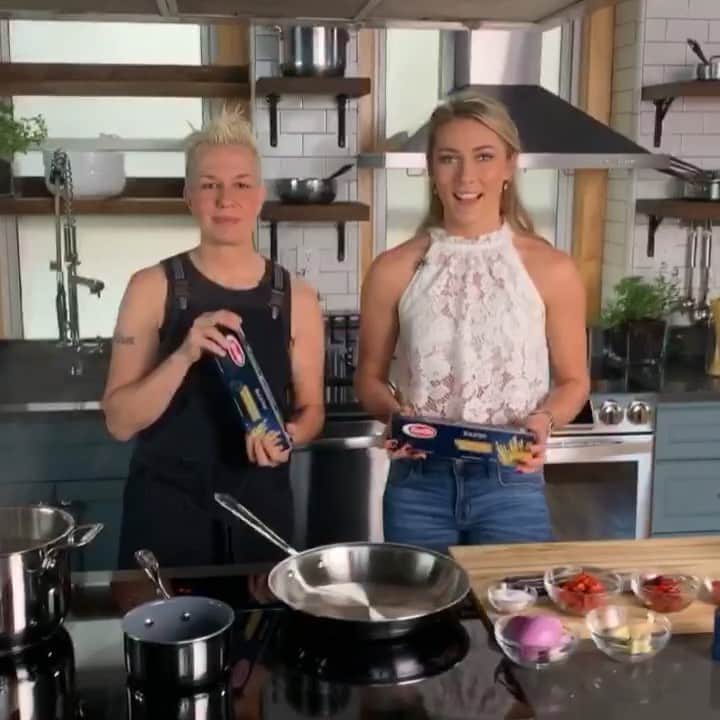 ミカエラ・シフリンのインスタグラム：「One of the perks of having a job that involves a lot of world travel is that it gives me the opportunity to experience the native cuisine of all the different places I go. Today I’m with @cheffalkner and @BarillaUS and we’re blending two of my favorite cuisines – Italian and French – into one delectable dish featuring @BarillaUS Collezione pasta. Stay tuned to my story today to follow along! 😋🍝 #PassionForPasta #MastersofPasta」