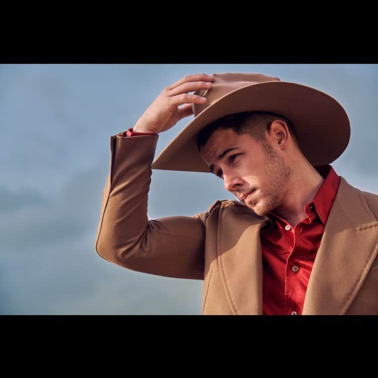 ニック・ジョナスさんのインスタグラム写真 - (ニック・ジョナスInstagram)「I’m gonna take my horse to the old town road... 🤠 @harpersbazaarus」6月7日 3時28分 - nickjonas