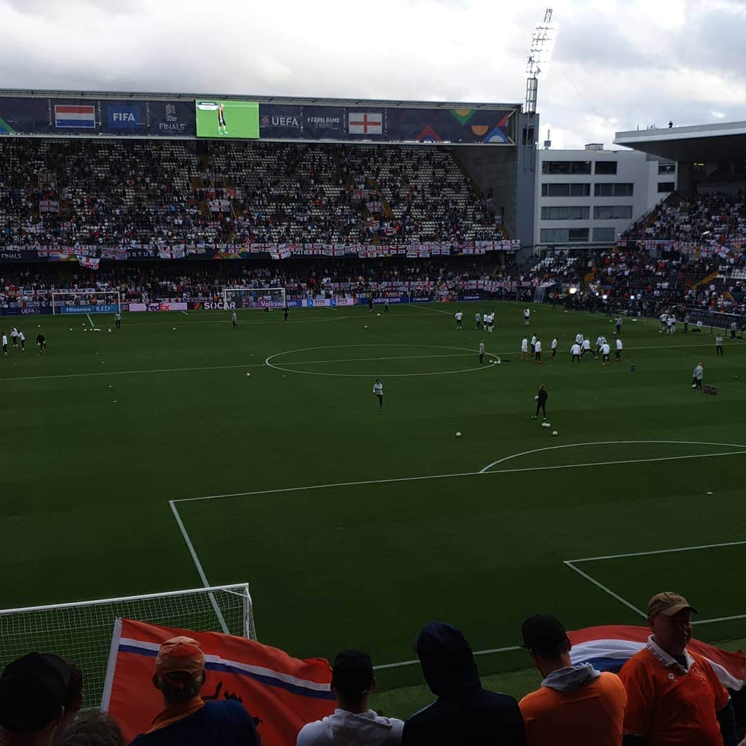 カルロス・テベスのインスタグラム：「Who will win tonight? 🇳🇱 or 🏴󠁧󠁢󠁥󠁮󠁧󠁿 ⚽️⚽️」