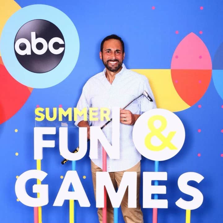 アメリカン・ブロードキャスティング・カンパニーのインスタグラム：「Hey #CMAFest attendees! Meet ESPN and @HoleyMoleyABC star Joe Tessitore at 3pm today at the ABC Summer Fun & Games area in Fan Alley, at 4th and Broadway」