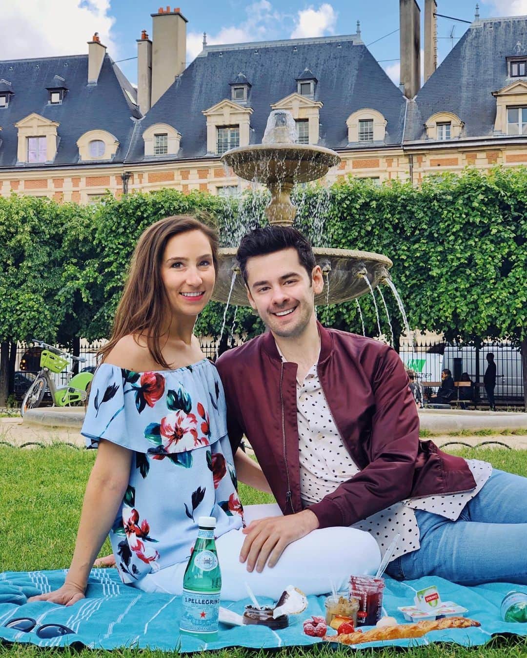 ブレンダン・ロビンソンさんのインスタグラム写真 - (ブレンダン・ロビンソンInstagram)「Perfect Parisian Picnic with my love @hpugz ❤️🇫🇷 . . . #paris #picnic #beautiful #park #lovebirds #couplegoals #vacation」6月7日 4時02分 - brendanrobinson