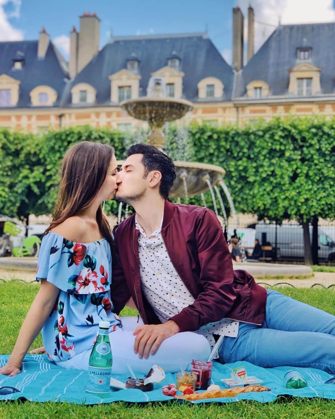 ブレンダン・ロビンソンさんのインスタグラム写真 - (ブレンダン・ロビンソンInstagram)「Perfect Parisian Picnic with my love @hpugz ❤️🇫🇷 . . . #paris #picnic #beautiful #park #lovebirds #couplegoals #vacation」6月7日 4時02分 - brendanrobinson