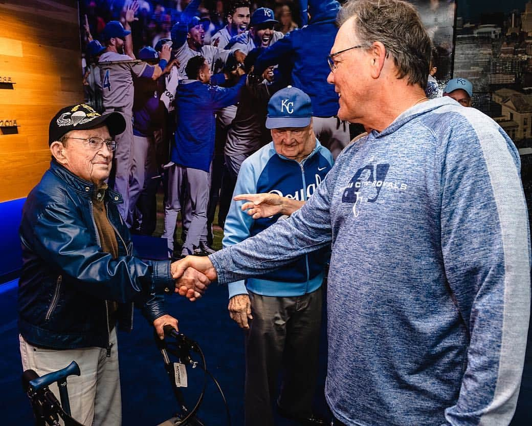 カンザスシティ・ロイヤルズさんのインスタグラム写真 - (カンザスシティ・ロイヤルズInstagram)「We are honored to welcome World War II veterans Dan Fedynich, Ben Nicks, John Roberts and Chuck Wittig today at #TheK, as the world remembers the 75th anniversary of the D-Day Allied Invasion. #AlwaysRoyal // #DDay75thAnniversary」6月7日 4時05分 - kcroyals