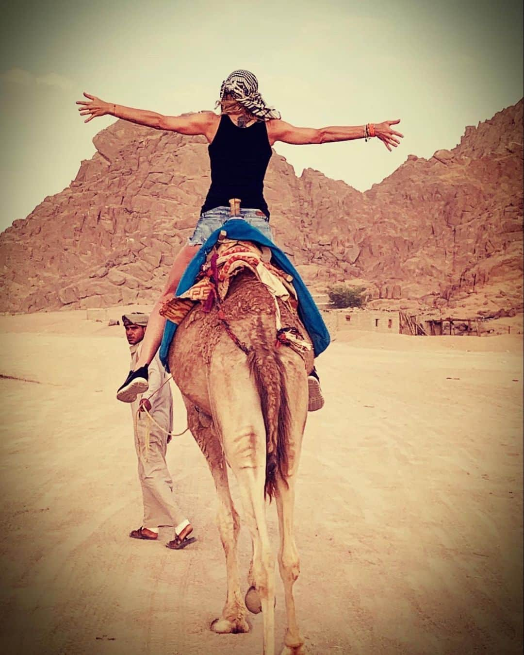 フランチェスカ・ピッチニーニさんのインスタグラム写真 - (フランチェスカ・ピッチニーニInstagram)「What an experience!  #desert #wild #camel #freedom #happymoment #love #solocosebelle #holiday #nature #wilderness #fun #picoftheday #me @dominatravel 🐫🌵」6月7日 4時08分 - francescapiccinini12