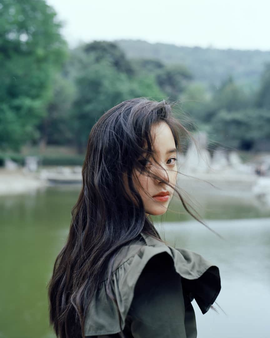 Miu Miuさんのインスタグラム写真 - (Miu MiuInstagram)「@NanaOuYang on the ultimate summer destination… “I want to be surrounded by nature. Somewhere quiet and serene.  A secluded beach would be ideal.” #GirlInMiuMiu by @lesliezhang1992 Styling by #MixWei」6月7日 4時30分 - miumiu