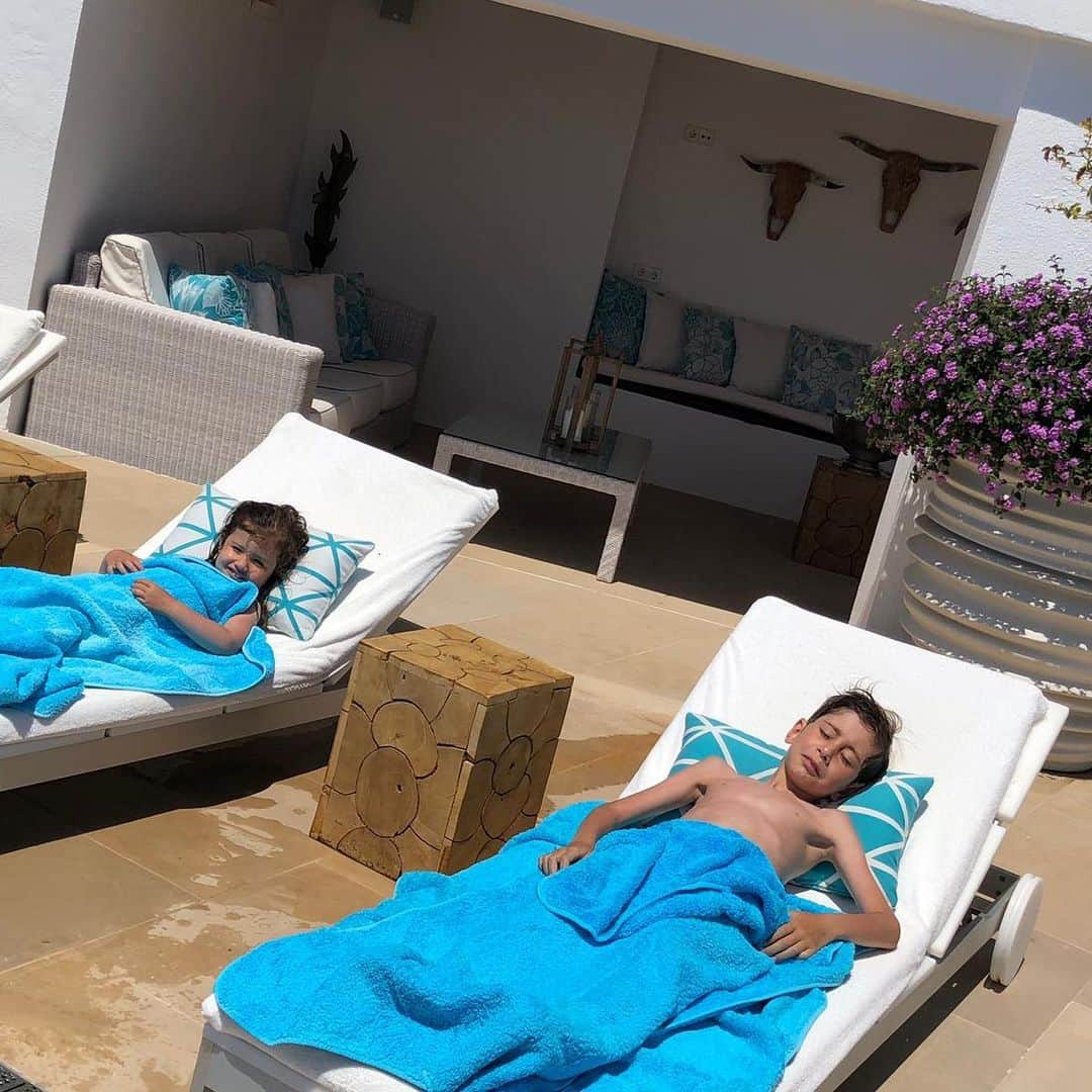 のインスタグラム：「Twinning game on point... 👫❤️」