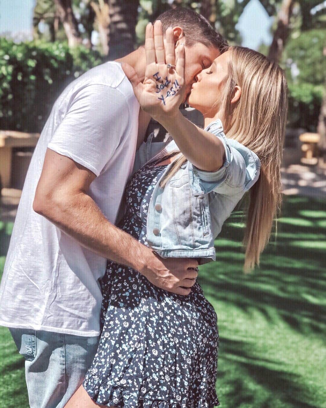 Paige Hathawayさんのインスタグラム写真 - (Paige HathawayInstagram)「Since y’all keep asking... 💍🥰❤️」6月7日 4時35分 - paigehathaway