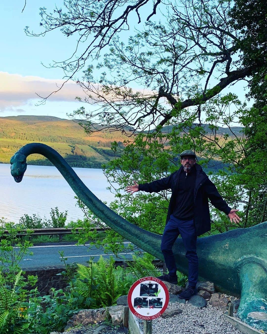 リック・ヤンシーのインスタグラム：「Update to my last post: I found her #nessie #lochness #monstrumologist」