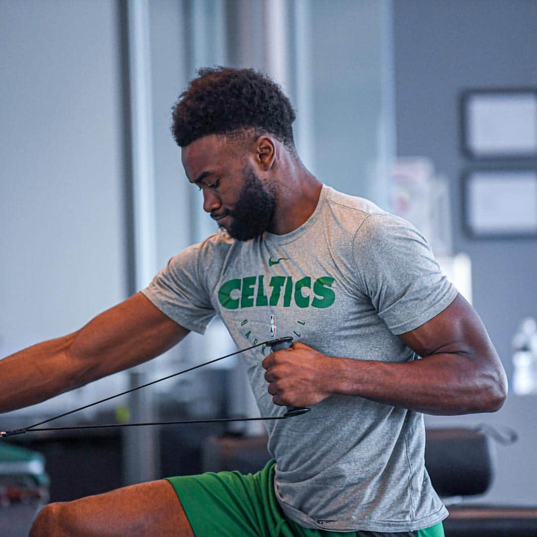 ボストン・セルティックスさんのインスタグラム写真 - (ボストン・セルティックスInstagram)「Summer gainz 🏋️‍♂️」6月7日 4時55分 - celtics