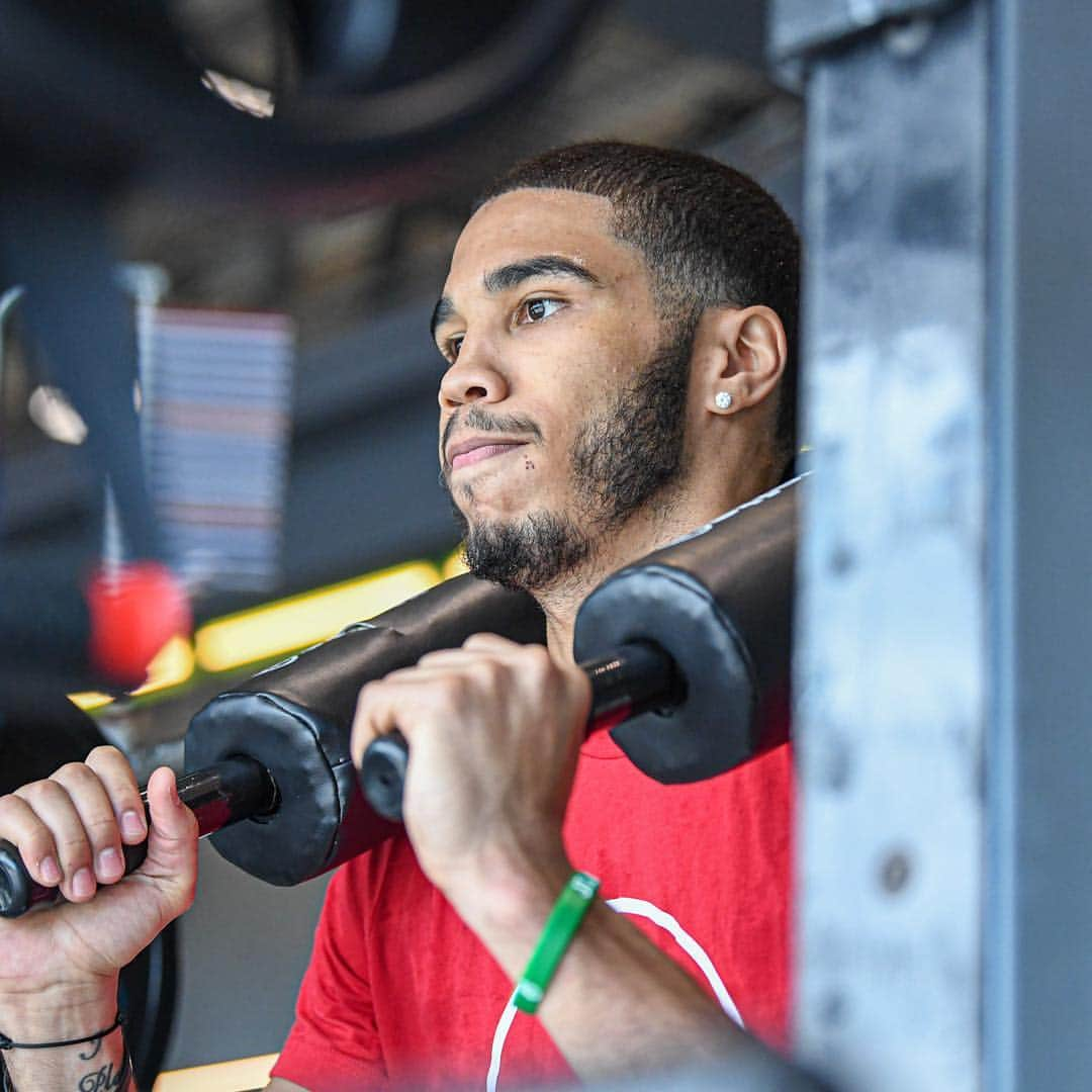 ボストン・セルティックスさんのインスタグラム写真 - (ボストン・セルティックスInstagram)「Summer gainz 🏋️‍♂️」6月7日 4時55分 - celtics