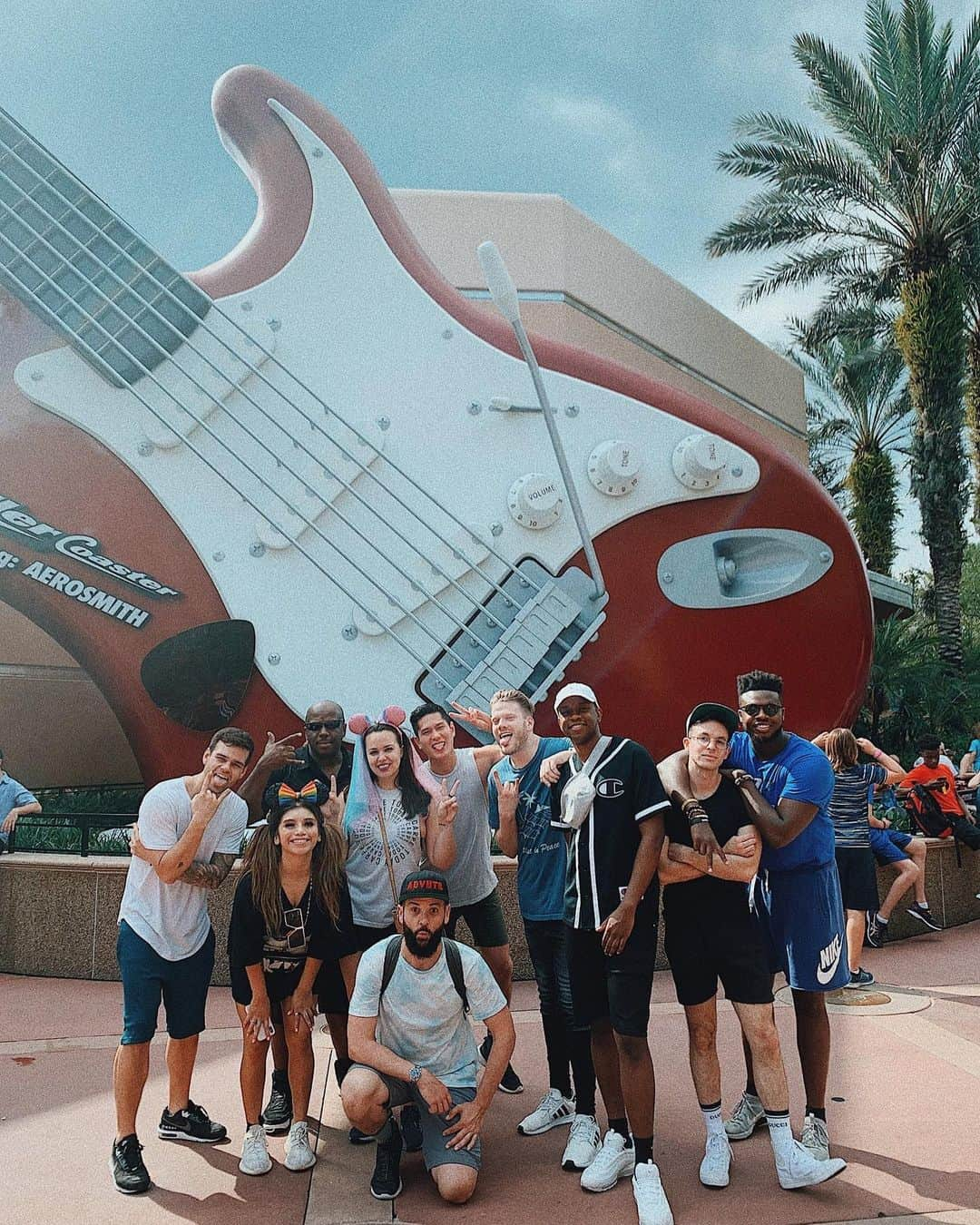 ペンタトニックスさんのインスタグラム写真 - (ペンタトニックスInstagram)「The PTX fam had so much fun last week on our day off stopping by ⁦‪@WaltDisneyWorld‬⁩! We had the best time! From Avatar to Soarin', Epcot to Everest... we loved visiting Disney!! #tbt #WaltDisneyWorld」6月7日 4時58分 - ptxofficial