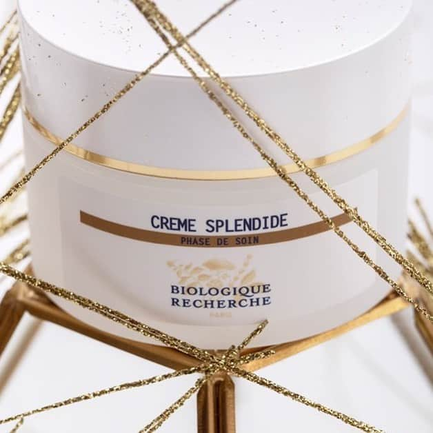 Biologique Recherche USAさんのインスタグラム写真 - (Biologique Recherche USAInstagram)「Ideal for mature skin instants, our Crème Splendide is an intensive cream that provides instant firmness and a long-lasting glow. Its unique formula moisturizes the upper layers of the epidermis and protects against external aggression. After the first application, your skin will visibly be revitalized and you will immediately feel the effects of the toning ingredients. Enjoy! • • • #biologiquerecherche #passion #expert #beauty #skin #skincare #facecare #followyourskininstant #buildingbetterskin #skininstant #cremesplendide #skinfirmness #toning #glowingskin #moisturising #matureskincare」6月7日 5時04分 - biologique_recherche_usa