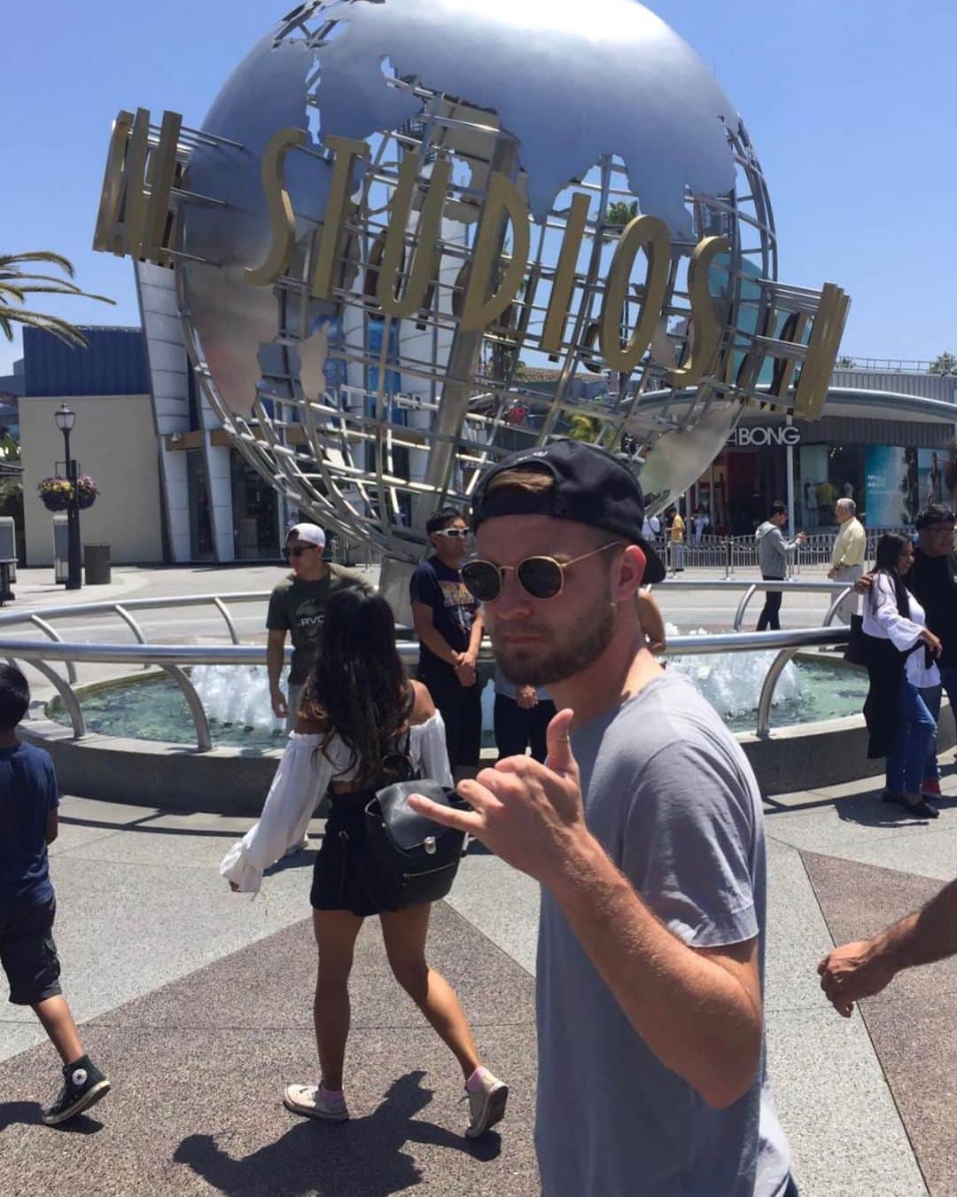 ダニエル・ブロジンスキのインスタグラム：「Universal Studios 🤙🏻」