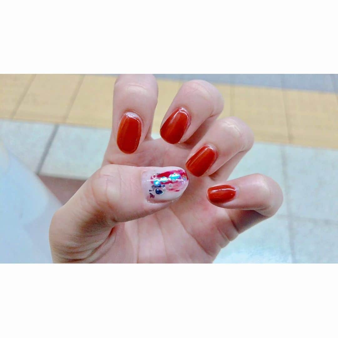 東なつ紀のインスタグラム：「気が向いた時はアートするけど 基本塗って固めるだけ  #セルフネイル #ネイル #ジェルネイル」