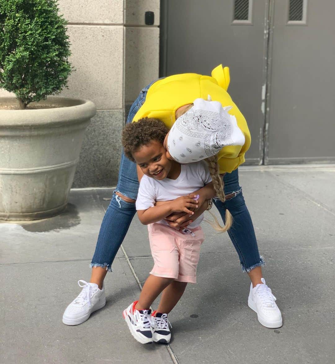 Angela Simmonsさんのインスタグラム写真 - (Angela SimmonsInstagram)「I’m mom before anything else . Dropped everything I was doing ....for your last day of school . We did it . You did it ♥️💪🏽」6月7日 5時17分 - angelasimmons