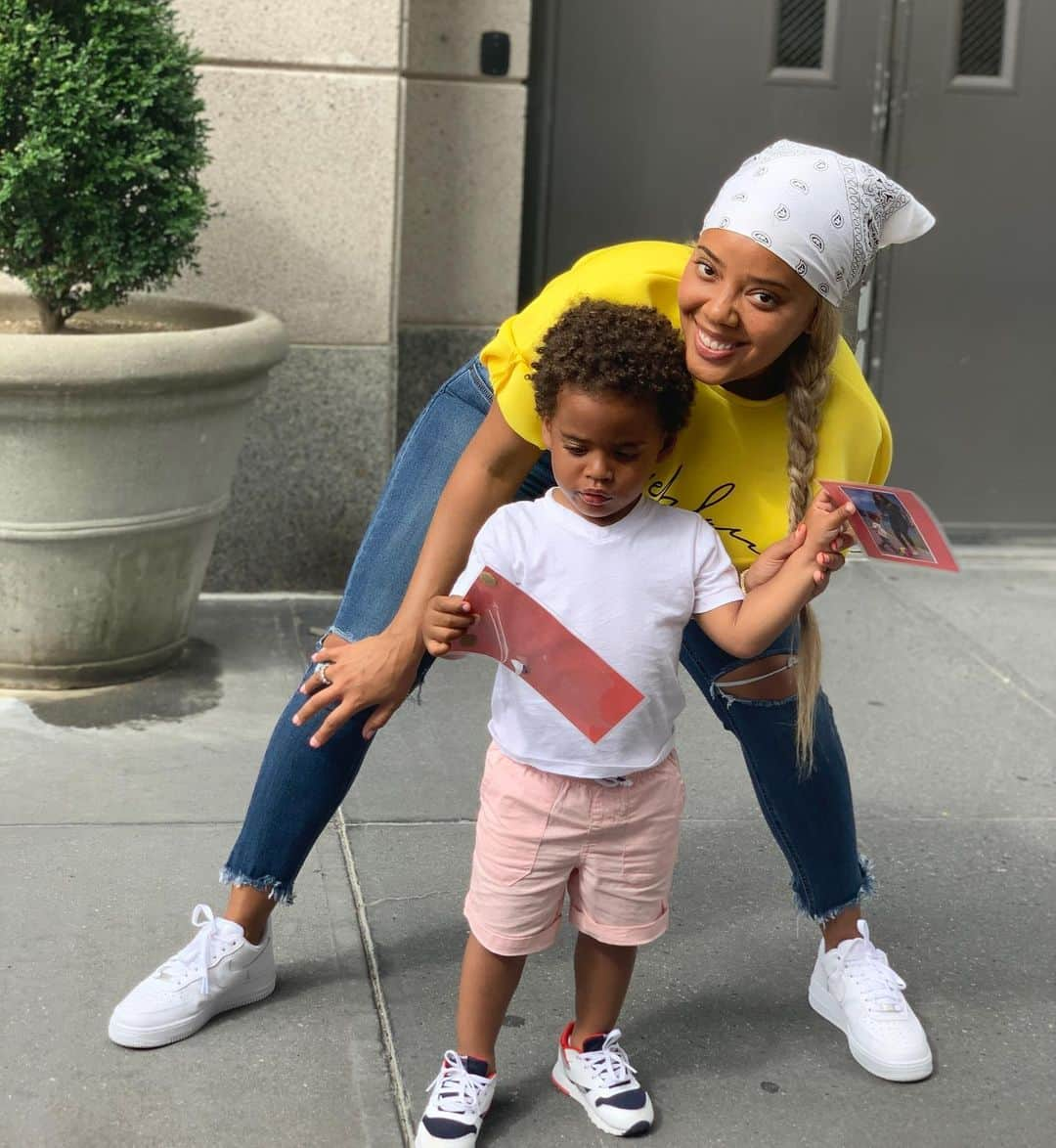 Angela Simmonsさんのインスタグラム写真 - (Angela SimmonsInstagram)「I’m mom before anything else . Dropped everything I was doing ....for your last day of school . We did it . You did it ♥️💪🏽」6月7日 5時17分 - angelasimmons