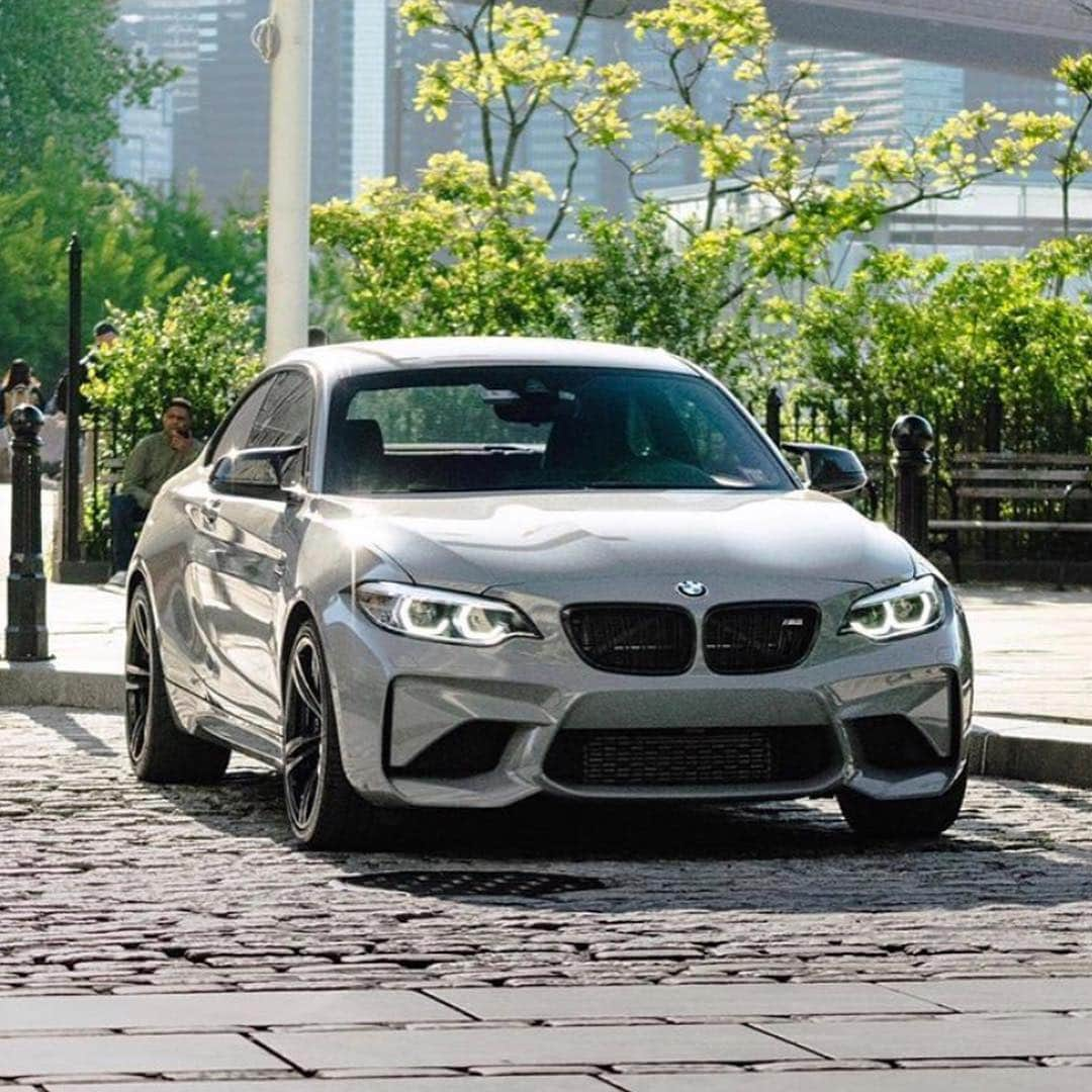 CarsWithoutLimitsさんのインスタグラム写真 - (CarsWithoutLimitsInstagram)「Grigio paint on this stunning M2 🤳🏾 Photo @benz0ver @rrayramos @pb.imagery  #carswithoutlimits #bmw #m2 #grigio #nyc #toronto」6月7日 6時15分 - carswithoutlimits