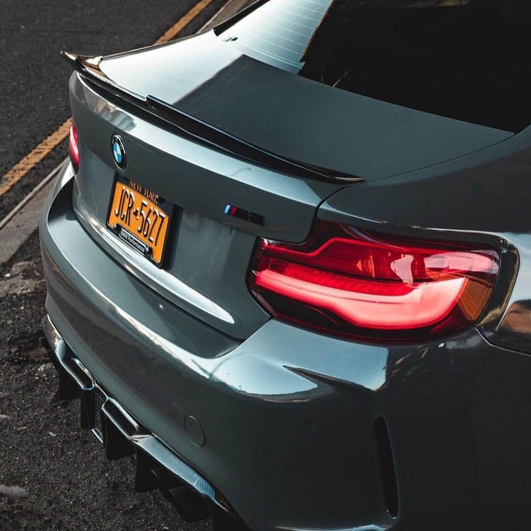 CarsWithoutLimitsさんのインスタグラム写真 - (CarsWithoutLimitsInstagram)「Grigio paint on this stunning M2 🤳🏾 Photo @benz0ver @rrayramos @pb.imagery  #carswithoutlimits #bmw #m2 #grigio #nyc #toronto」6月7日 6時15分 - carswithoutlimits