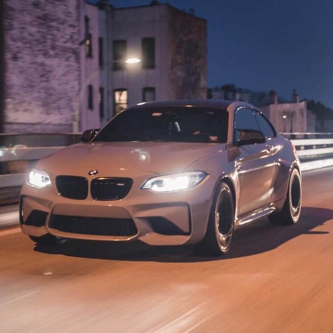 CarsWithoutLimitsさんのインスタグラム写真 - (CarsWithoutLimitsInstagram)「Grigio paint on this stunning M2 🤳🏾 Photo @benz0ver @rrayramos @pb.imagery  #carswithoutlimits #bmw #m2 #grigio #nyc #toronto」6月7日 6時15分 - carswithoutlimits