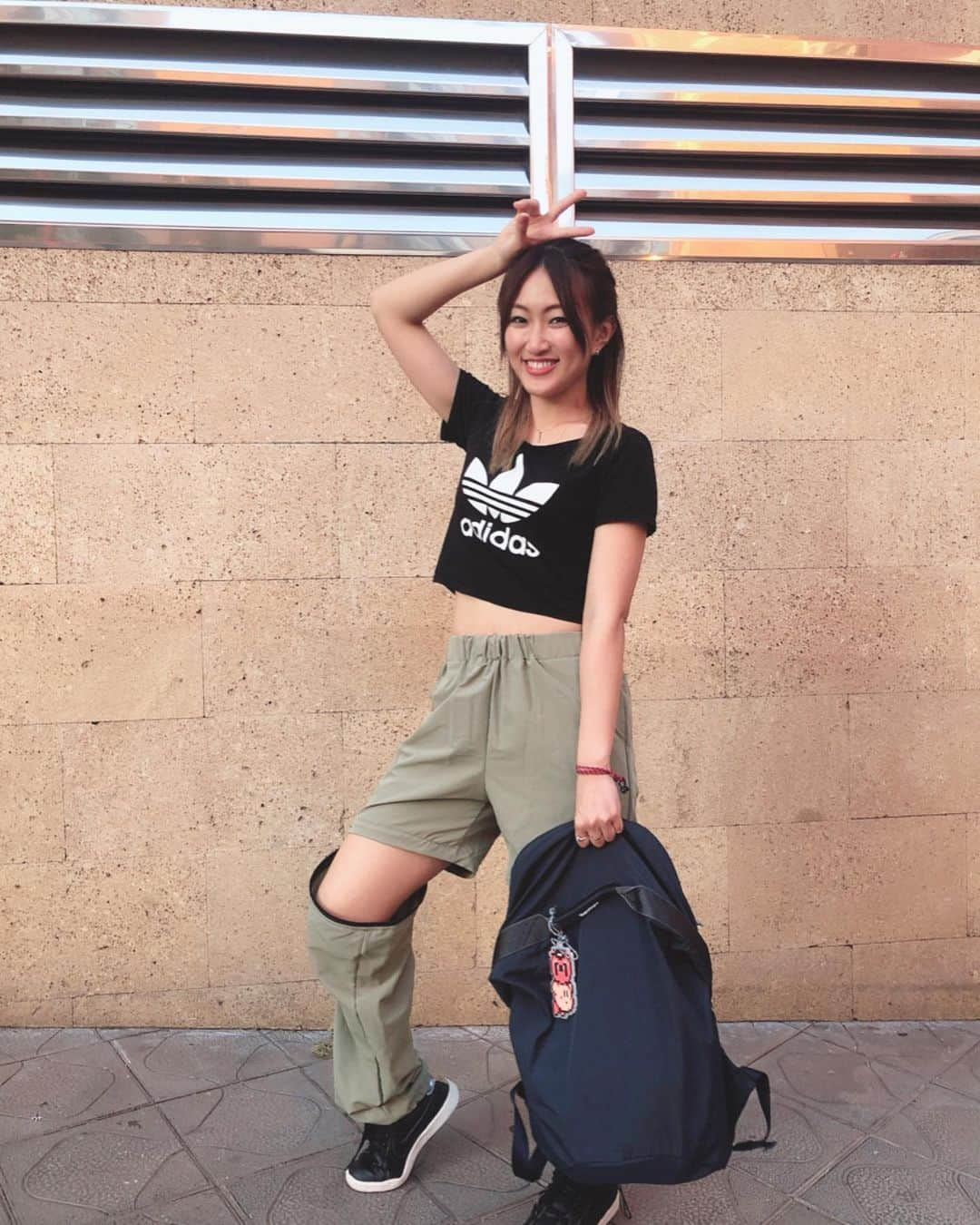 上枝恵美加さんのインスタグラム写真 - (上枝恵美加Instagram)「I came back from a short England trip🇬🇧There I was with a backpack from @topologie.official 🌈 Thank you very much for the great present! @topologie_jp I put my new favorite kirby keychain and I'm using it to go dancing after coming back to Spain☺︎ ． ． イギリス旅行から帰ってきてテストだったりダンスだったりバタバタしはじめてます。笑 イギリスではキャリーバック持ちたくなくてこのリュックで行ったよー！めっちゃ使いやすい！カービィのキーホルダーなんかつけちゃって💓ほほほ ． ． ． #topologiejp #topologieofficial #topologiebracelet #dancestyle #adidas ． 15%OFF coupon code「emikakamieda-15」 (〜30/9/2019)」6月7日 6時07分 - emika_kamieda