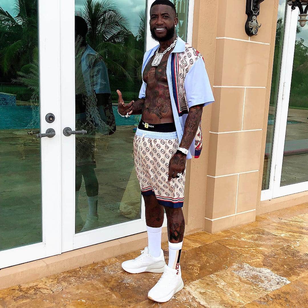 のインスタグラム：「I shook off all my demons now I’m back 2 myself 😤💰💪🏿」