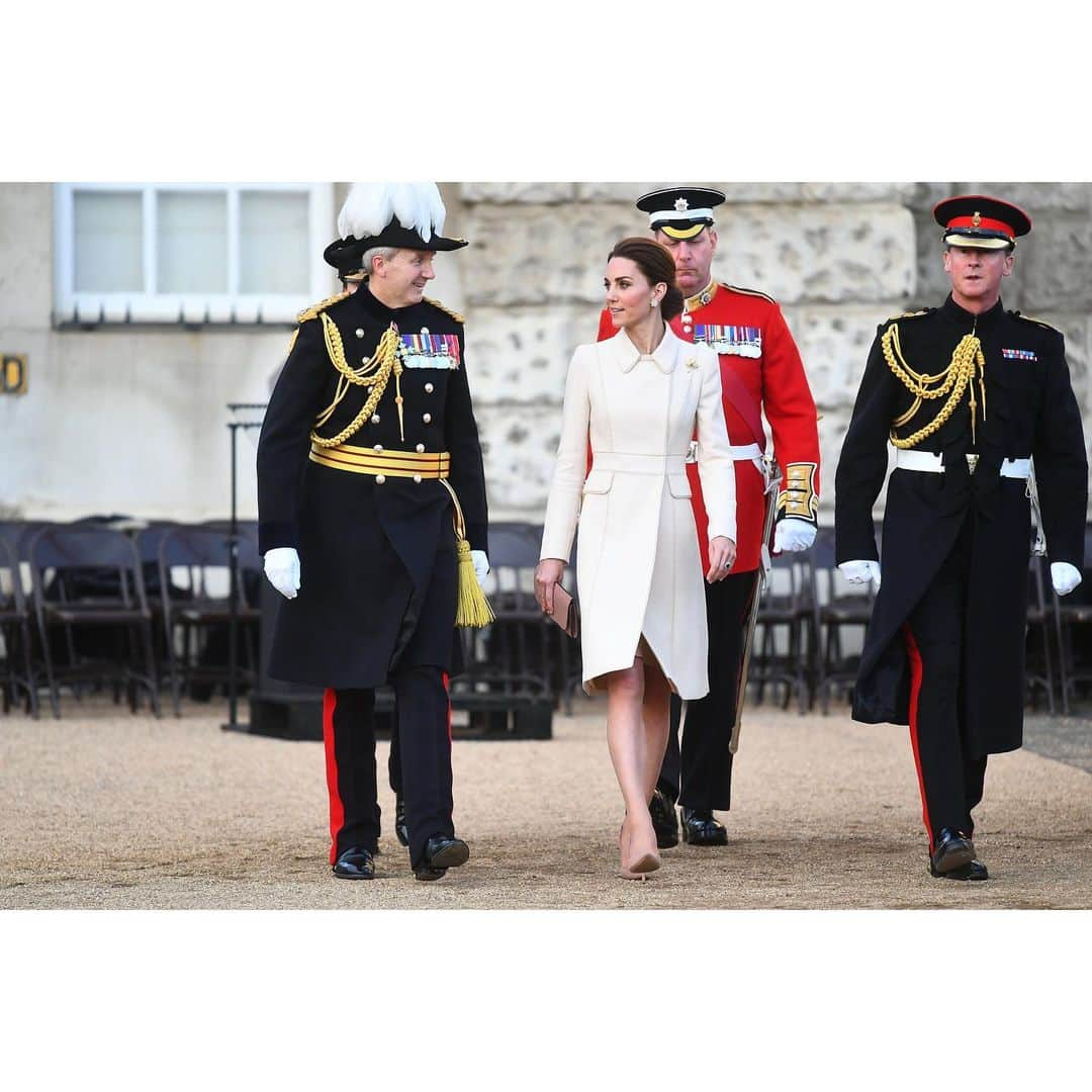 ウィリアム（ケンブリッジ公）さんのインスタグラム写真 - (ウィリアム（ケンブリッジ公）Instagram)「The Duchess of Cambridge takes the Salute at the @HouseholdDivision’s Beating Retreat — a spectacular evening pageant of music and military precision drill, including horses, cannon and fireworks.  Military Beating Retreat concerts have a long tradition dating back to the 1690s.  Originally the beating of the drum was used to order troops to break off fighting and withdraw to the safety of camp as darkness fell, later it signalled the closing of the camp gates at the end of the day and called troops back to base for the night.  Today a Beating Retreat is an evening military concert with a marching display and usually marks the lowering of the Regimental flag at sunset, performed each year on the Wednesday and Thursday evenings preceding the Queen’s Birthday Parade, or “Trooping The Colour” as it is often called 📷PA  @armyinlondon @household_cavalry #BeatingRetreat #HorseGuards #horseguardsparade」6月7日 6時56分 - princeandprincessofwales