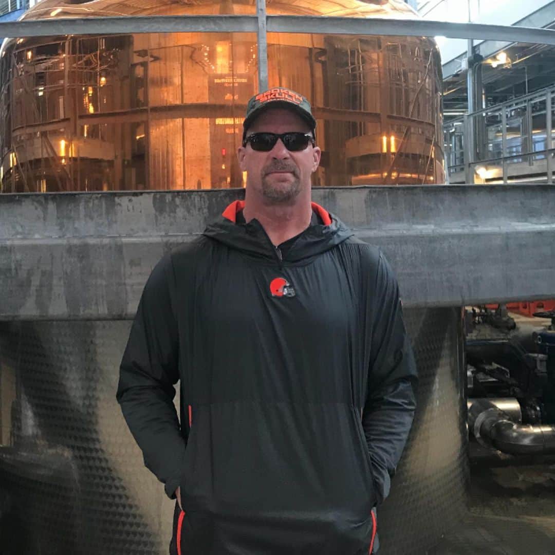 ストーン・コールド・スティーブ・オースチンのインスタグラム：「Great visit at @bentlyheritagedistillery today in Minden, NV. If you’re into spirits(alcohol), history, architecture, and a great drink, I highly recommend.  @clevelandbrowns」