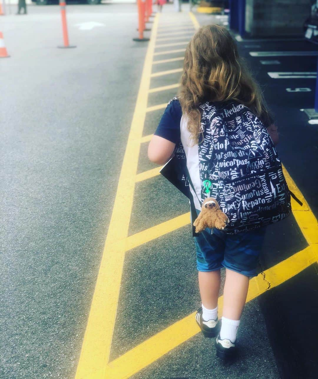 エリザベス・バークレーさんのインスタグラム写真 - (エリザベス・バークレーInstagram)「#kindergarten ... last #day !!! Oh, the places you’ll go... ❤️🌈🌟🙏🏼🥰 #magic #boy #school#love #family #life #son #sun #harrypotter #bookstagram #book #books #backpack」6月7日 7時28分 - elizberkley