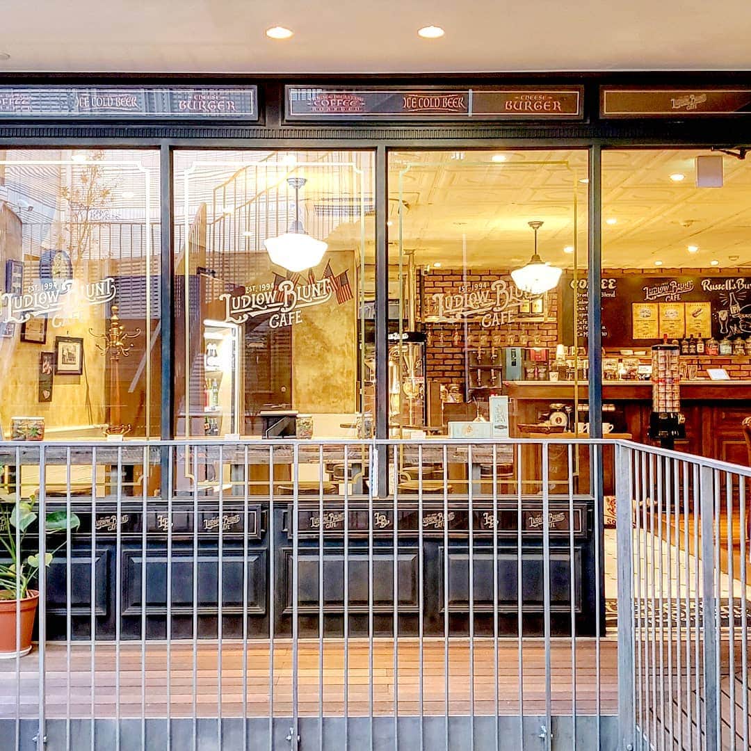 CAFE-STAGRAMMERさんのインスタグラム写真 - (CAFE-STAGRAMMERInstagram)「Take it easy for a while. 梅雨は、意外とカフェ日和♪ #代官山 #カフェ #☕ #cafe #daikanyama #tokyocafe #cafetyo #代官山カフェ #ludlowbluntcafe」6月7日 7時44分 - cafetyo