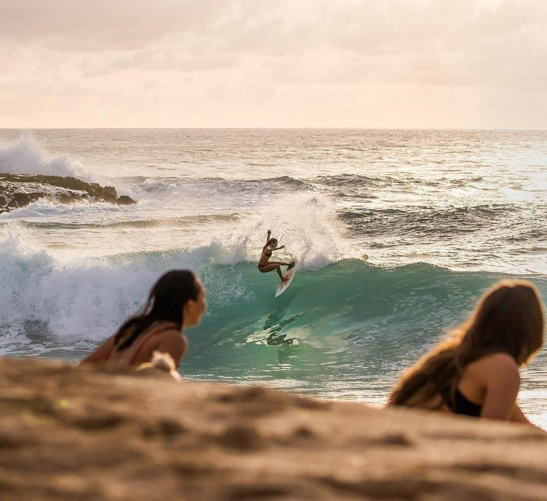 hurleyさんのインスタグラム写真 - (hurleyInstagram)「North Shore novelty. ⠀⠀⠀ @Moana.17 finds some hidden magic in her own backyard.」6月7日 7時54分 - hurley