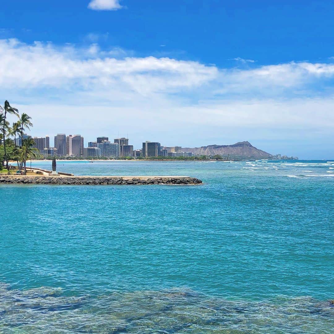 マキ・コニクソンさんのインスタグラム写真 - (マキ・コニクソンInstagram)「Good morning from Hawaii!! ハワイ最高！🤙🏼 やっぱりハワイだよね！😁 今日も元気バリバリのバリ子で行こう💪🏼 #ハワイのおすそ分け🤙🏼 #今日のハワイは真夏日😎」6月7日 7時54分 - makikonikson