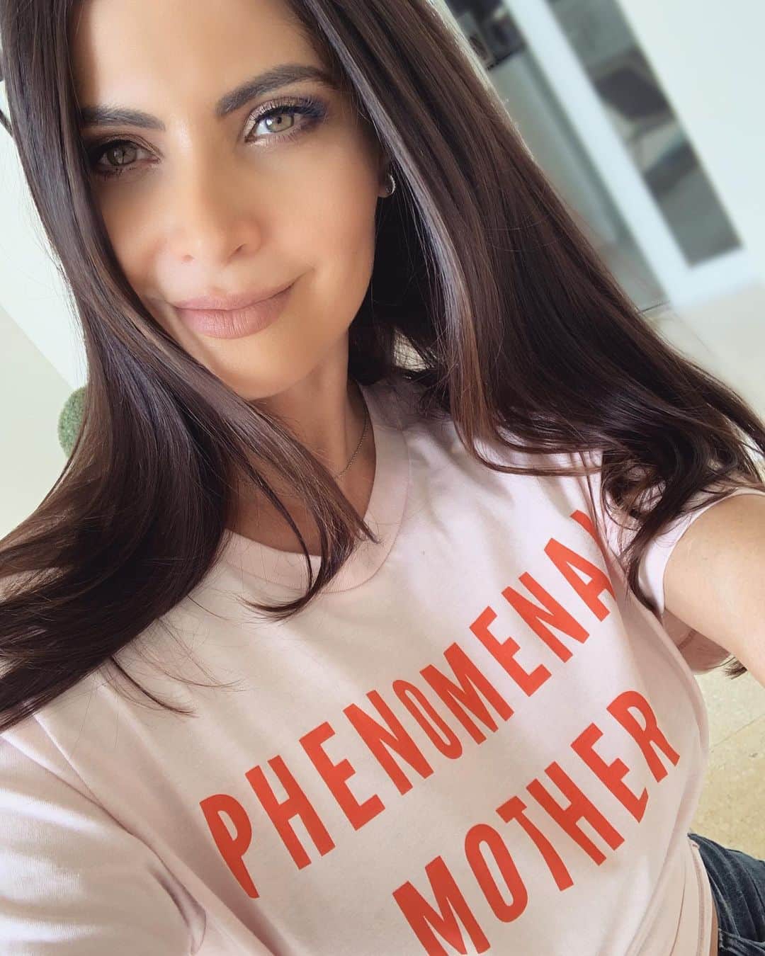 Chiquinquira Delgadoさんのインスタグラム写真 - (Chiquinquira DelgadoInstagram)「Please join me in honoring the strong & resilient migrant women who are fighting to keep their families together. These #phenomenalmothers deserve our unconditional support, and I’m proud to stand in solidarity with all moms & families.  T-shirt by @phenomenal benefits @fams2gether’s family reunification efforts.Find this t-shirt at www.phenomenalwoman.us ❤️••••••••••••••••••••••••••••••••••••••••••••••••••••• Unámonos para honrar a las fuertes mujeres migrantes que luchan por mantener unidas a sus familias. Estas madres merecen nuestro apoyo incondicional! Camiseta de @phenomenal que apoya a @ fams2gether . Encuentras esta camiseta en www.phenomenalwoman.us ❤️」6月7日 8時02分 - chiqui_delgado