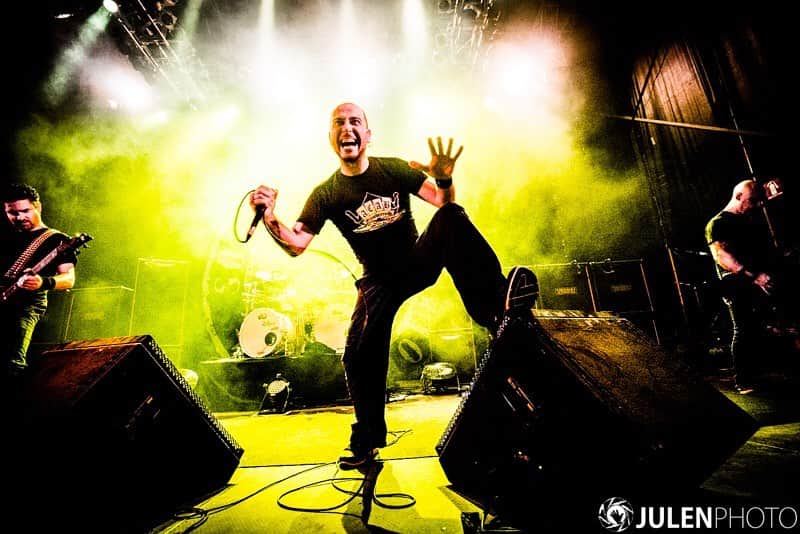 Julen Esteban-Pretelのインスタグラム：「#throwback: I love shooting at festivals. One of my favorite bands of all times is @soziedad_alkoholika_oficial from the Basque Country. I got to shoot them in 2013 at the Aupa Lumbreiras Festival. Here is what it looked like. #TOURDREAMS #julenphoto #soziedadalkoholika」