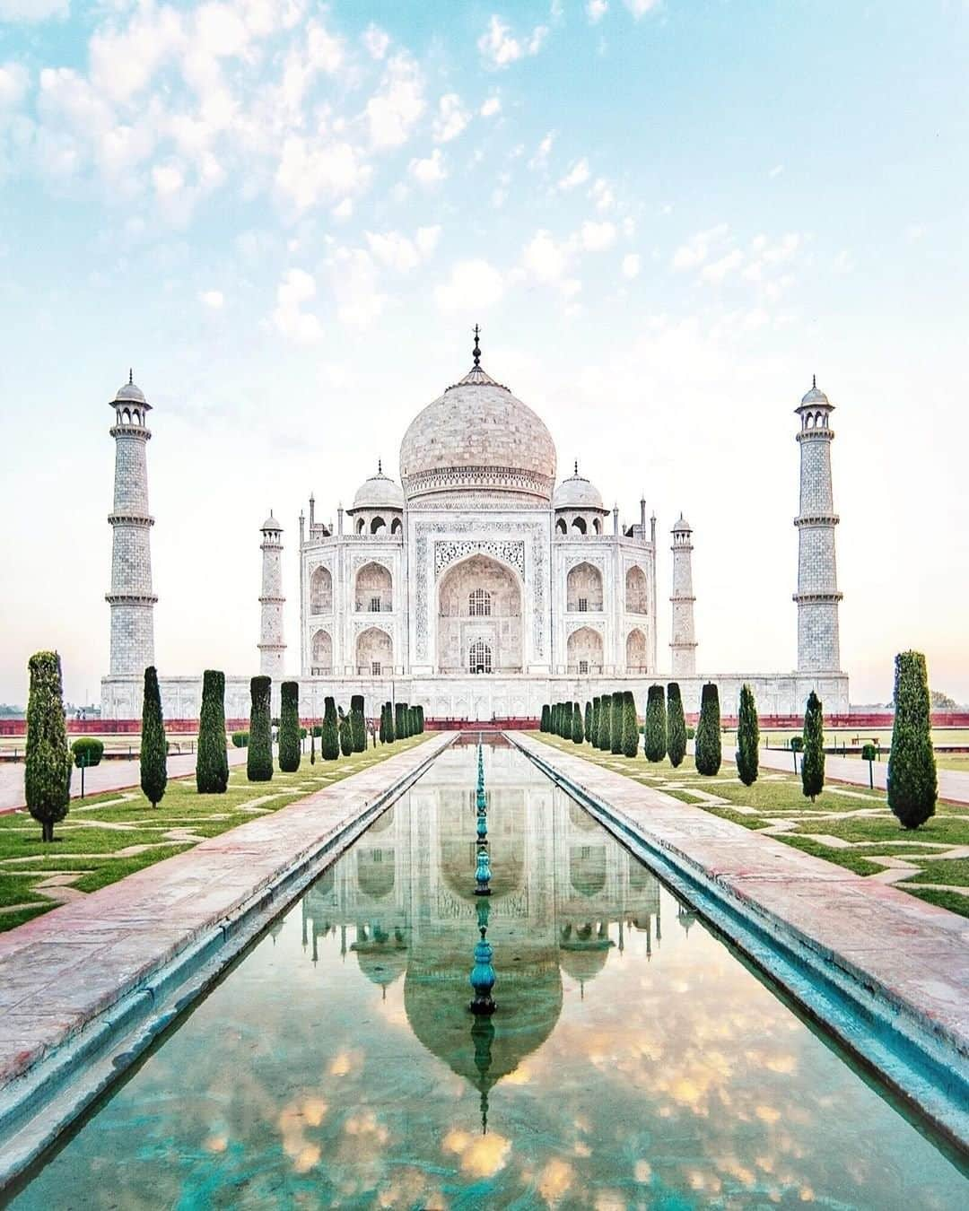 Travel + Leisureさんのインスタグラム写真 - (Travel + LeisureInstagram)「For first-time visitors to India, it’s almost impossible to skip the bucket list-worthy Taj Mahal. Learn eight secrets of this grand structure at our link in bio! #tlpicks courtesy of @nomadicfare」6月7日 8時12分 - travelandleisure