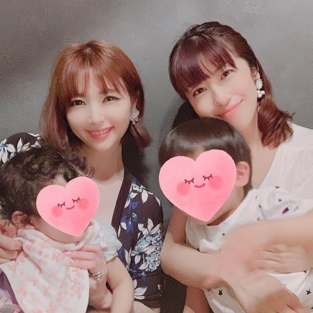のインスタグラム：「ニッポン放送の番組で出会って以来ずっと仲良くしてくれている森下悠里ちゃんと久しぶりに会いました💞 お互い出産して、子供同士一緒に遊びながらご飯なんて以前は想像できなかったけど、悠里ちゃんは出会った時のまま、綺麗で明るくて優しくて、人当たりの良さも全部変わらずで、とにかく楽しかった❤️ 3枚目は、私の友人ハンドメイドのイヤリング✨悠里ちゃんに似合うものが多いなと思っていて紹介したら、気に入ってくれて😍悠里ちゃん＆ @luaeprimavera ありがとう✨  #myfriend  #dinner  #happytime」